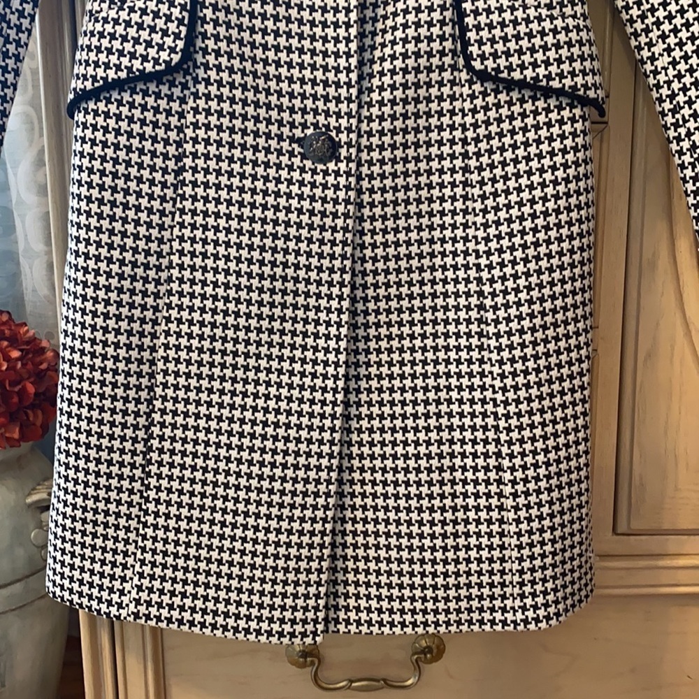 White House Black Market Houndstooth Coat - Picture 4 of 14